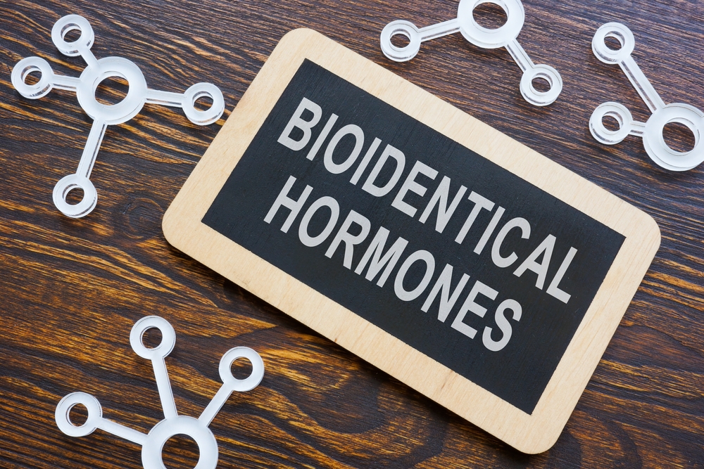 Plate,bioidentical,hormones,and,chemical,models,from,plastic.